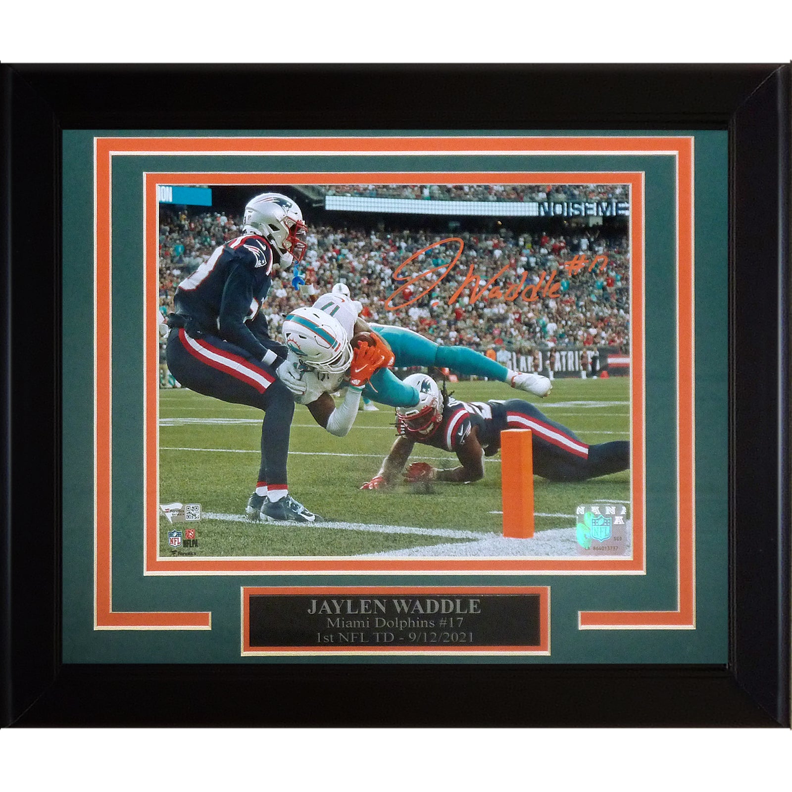 Jaylen Waddle Autographed Framed Miami Dolphins Jersey (Fanatics)