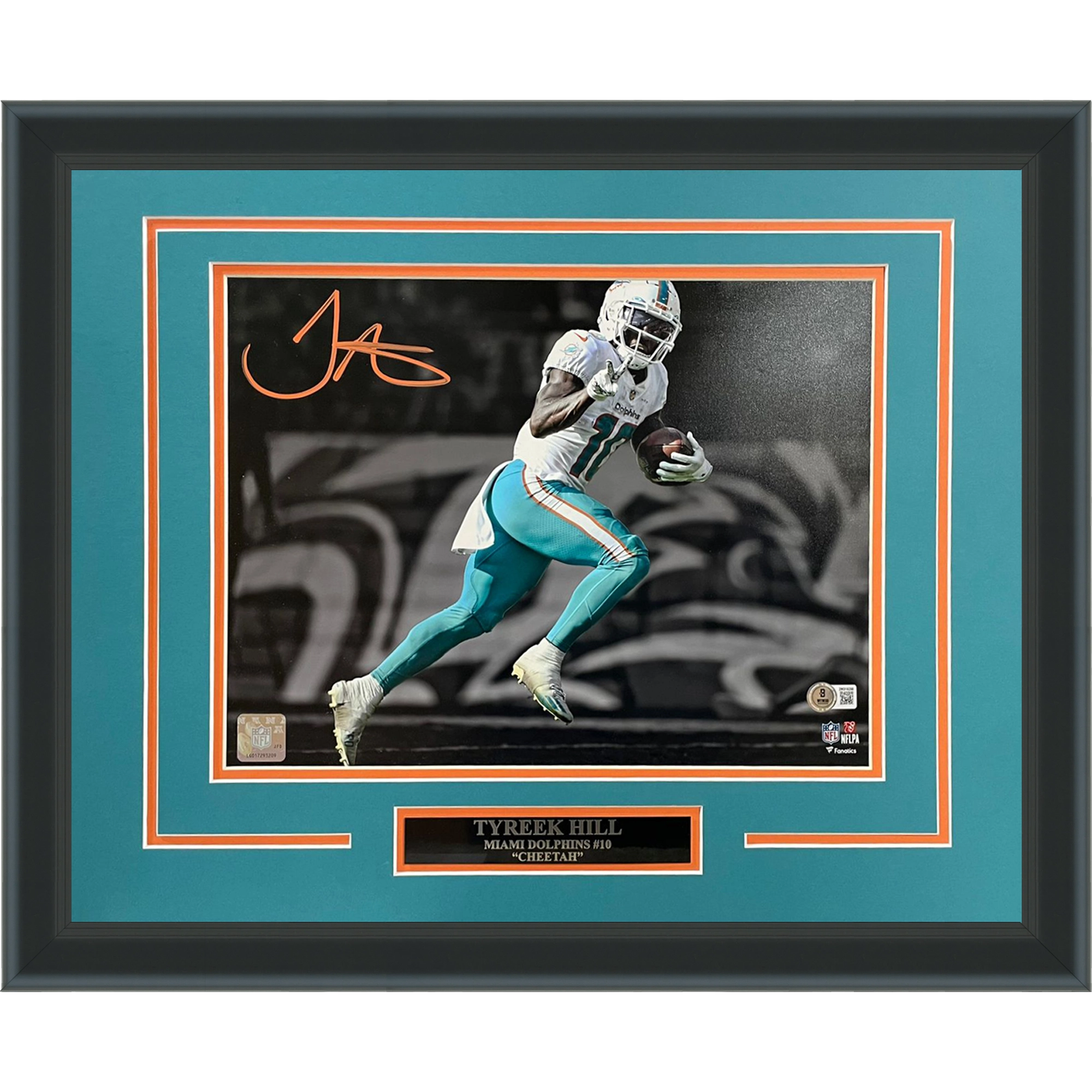 Tyreek Hill Autographed Miami Dolphins (Spotlight Peace Sign) Deluxe 11x14 Photo - Beckett