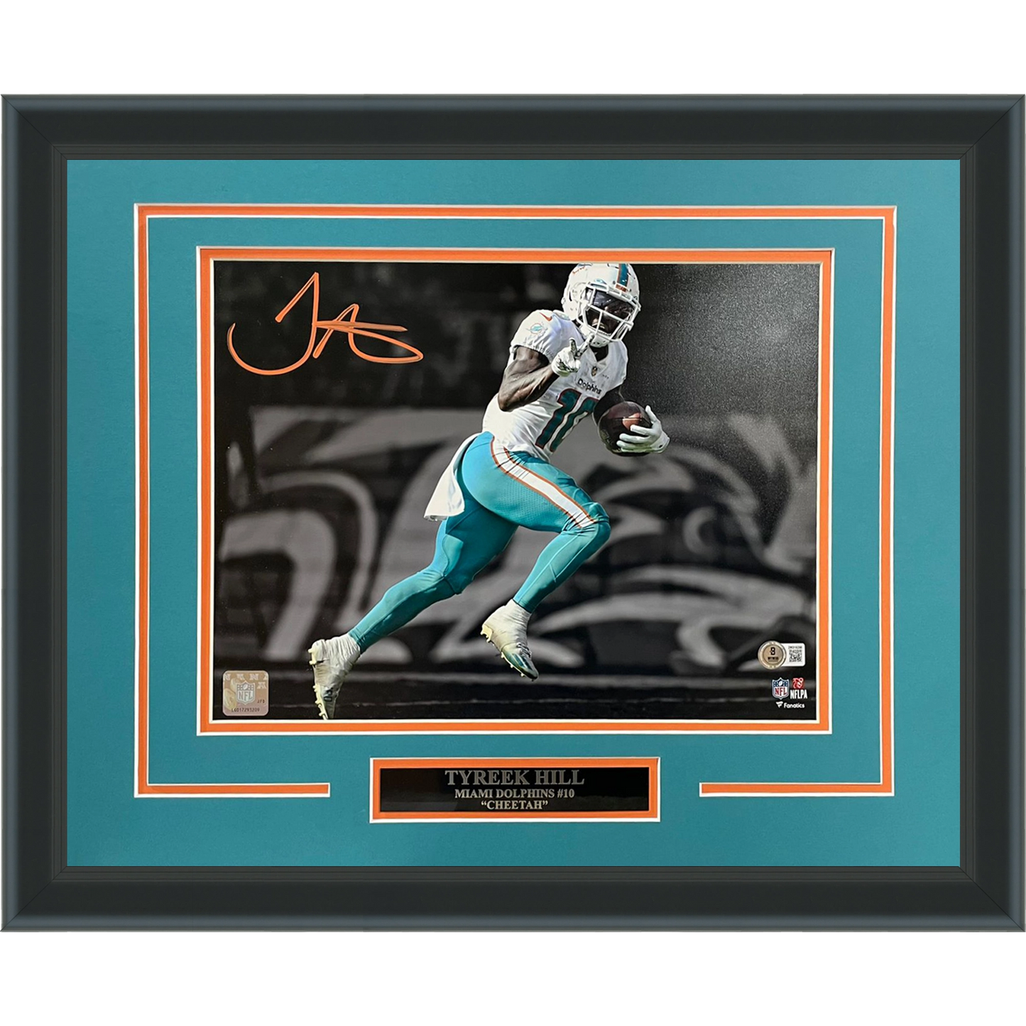 Tyreek Hill Autographed Miami Dolphins (Spotlight Peace Sign) Deluxe 11x14 Photo - Beckett