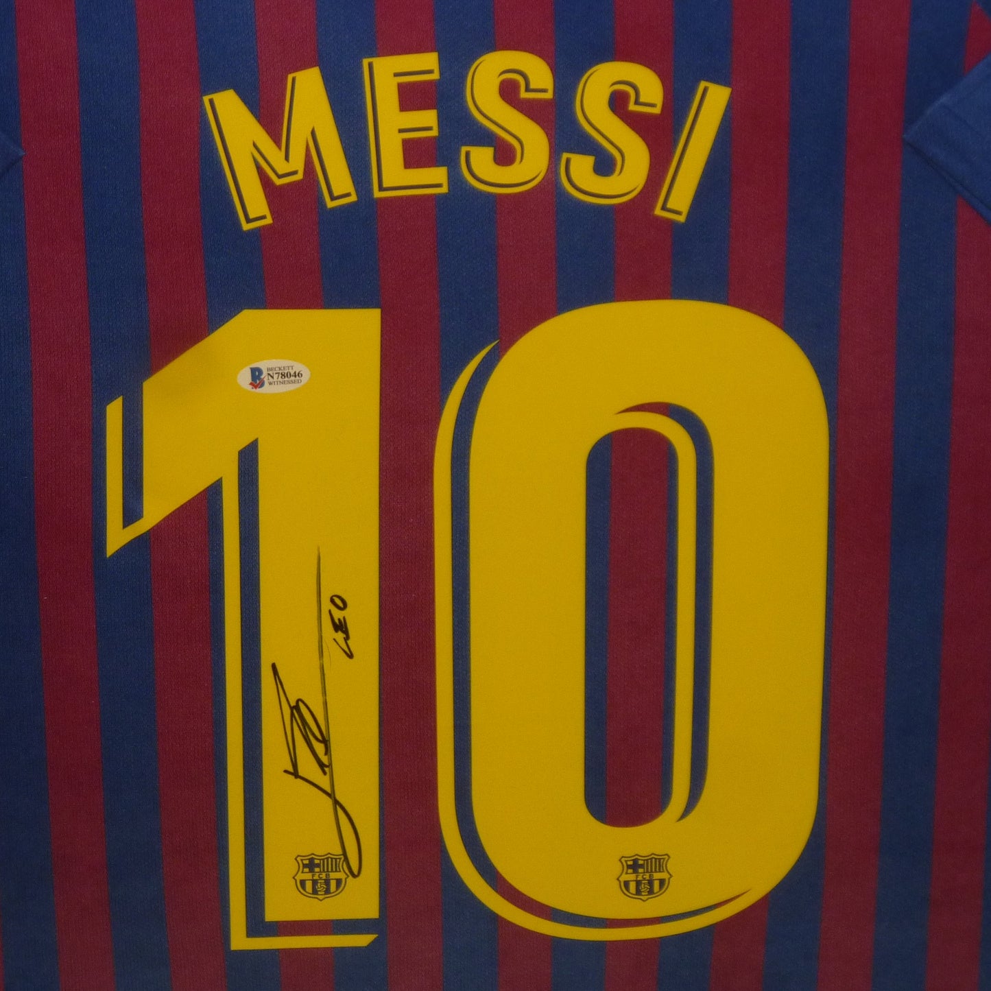 Lionel Messi Autographed FC Barcelona (18-19 Home #10) Deluxe Framed Soccer Jersey - Icons COA