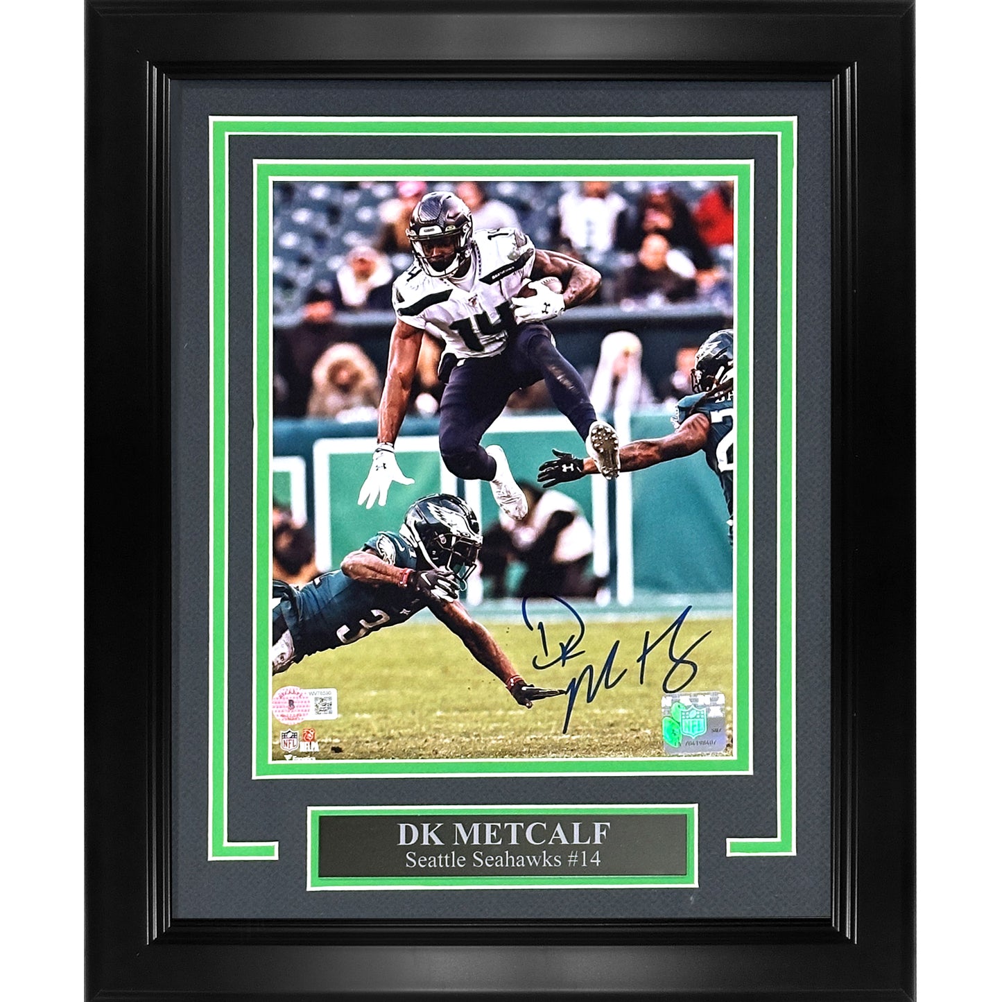 DK Metcalf Autographed Seattle Seahawks Deluxe Framed 8x10 Photo - Beckett